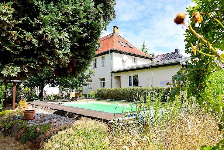 Foto <b>Seltene Gelegenheit</b> +++ Einfamilienhaus in Leipzig-St�tteritz +++ �ber 200 qm Wohn-/Nutzfl�che, 834 qm Grdst., Pool, Kamin, Garage, Carport, Gartenhaus ...