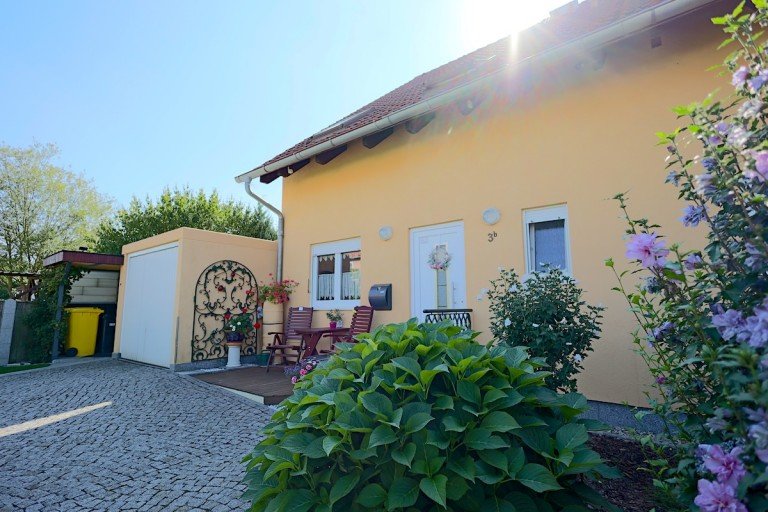 Eine wirklich tolle Immobilie! Lau�nitz Doppelhaush�lfte Vermietete, sehr gepflegte Doppelhaush�lfte in Lau�nitz