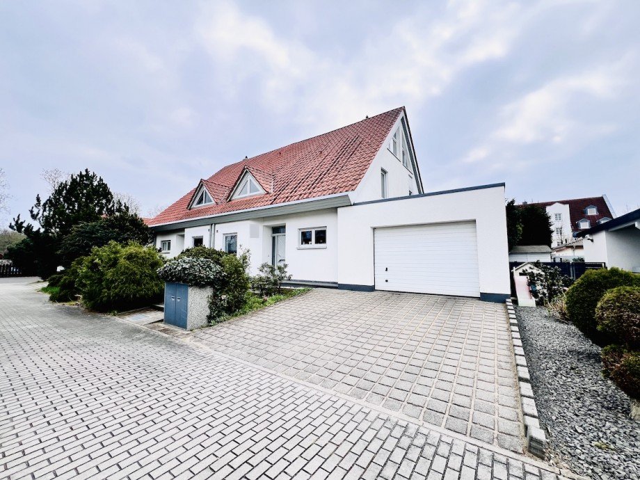 Vorderansicht Doppelhaush�lfte Naunhof