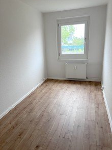 Zimmer 1 +++ 3-Zi-Whg. mit Balkon in Naunhof +++ EG