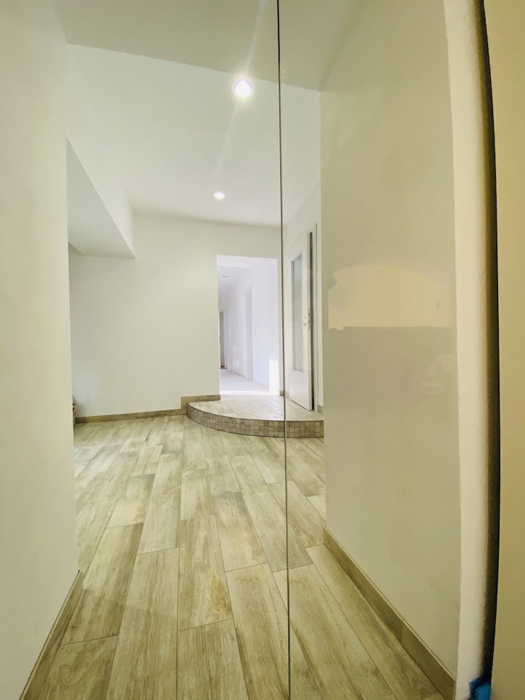Blick vom Wohnbereich in den Flur... Terrassenwohnung Naunhof