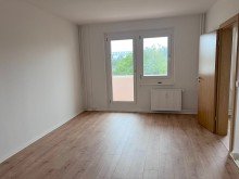 Wohnzimmer +++ 3-Zi-Whg. mit Balkon in Naunhof +++ EG