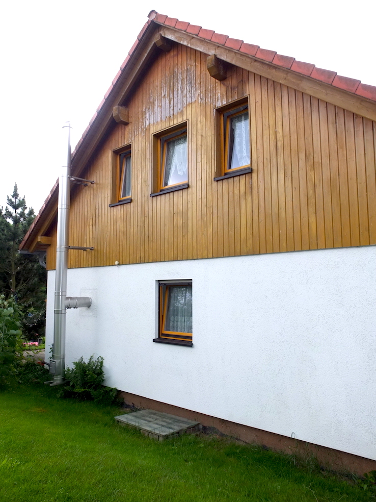 Giebel mit Schornstein Kamin Einfamilienhaus Jeesewitz