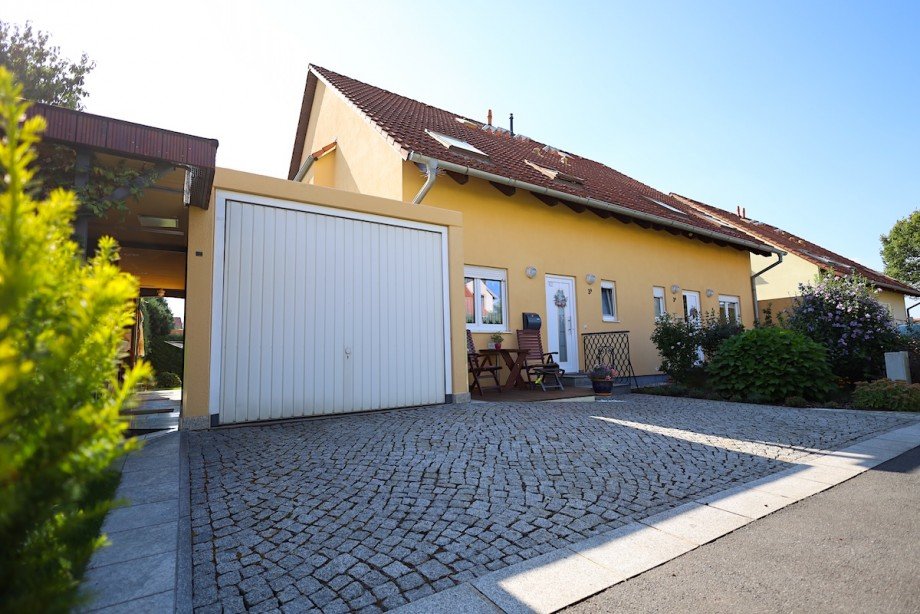 In Sackgasse gelegen. Doppelhaush�lfte Lau�nitz