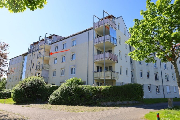 Hausansicht Leipzig Etagenwohnung Gro�e 3-Zimmer-Wohnung mit Balkon, neuer EBK & TG-Stellplatz in Probstheida