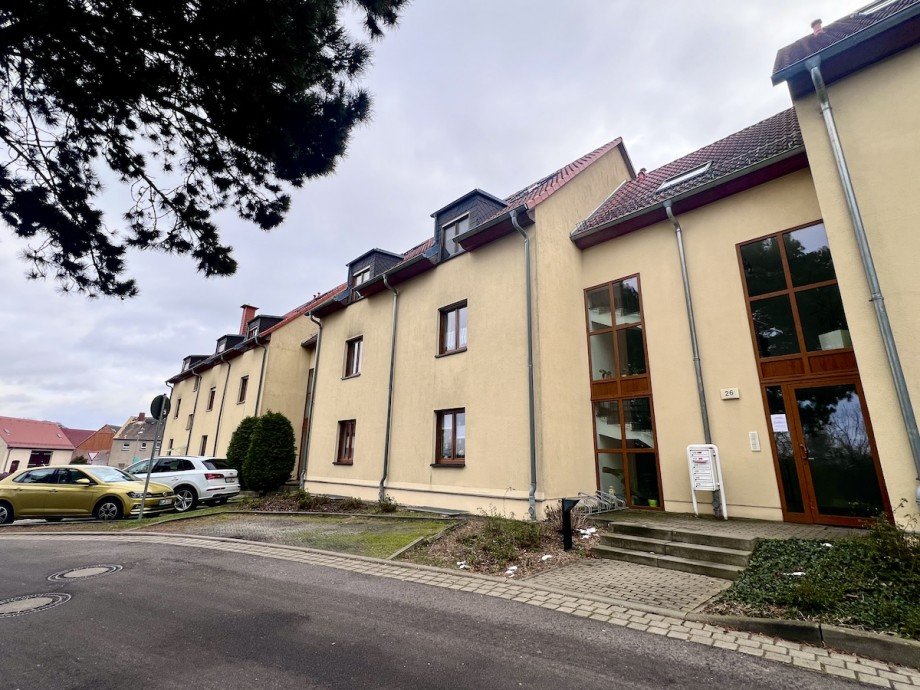 Vorderansicht mit Hauseing�ngen Etagenwohnung Machern