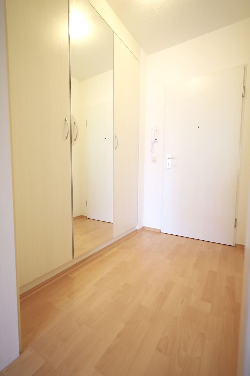 Flur mit Einbauschrank Etagenwohnung Leipzig