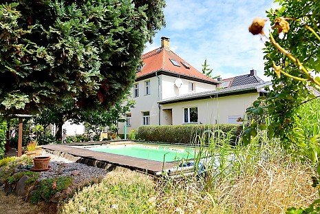 Foto <b>Seltene Gelegenheit</b> +++ Einfamilienhaus in Leipzig-St�tteritz +++ �ber 200 qm Wohn-/Nutzfl�che, 834 qm Grdst., Pool, Kamin, Garage, Carport, Gartenhaus ...